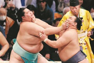 「くそっ！」と感情あらわに…豊昇龍、強引な上手投げから「右足滑り」2度目の賜杯には届かず