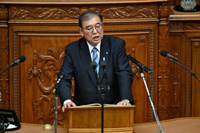 年収103万円の壁、石破首相「引き上げる」と明言　所信表明演説