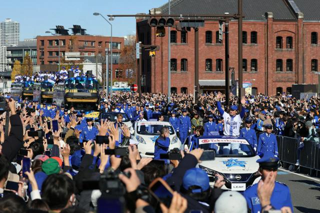 ベイスターズ優勝パレード　三浦監督「本当にお待たせしました」