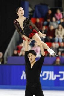 ペア三浦、木原組は２位　鍵山２位発進、ファイナル