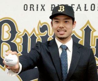 移籍の本田圭「ありがたい」　西武からオリックスへ