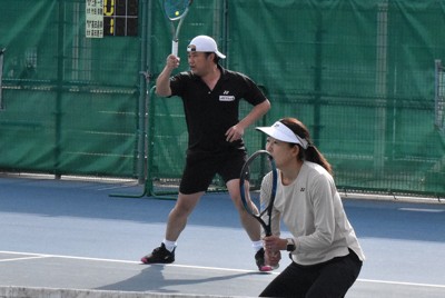 杉村太蔵さんペアが準決勝進出　マルトモ杯タイゾー毎日テニス